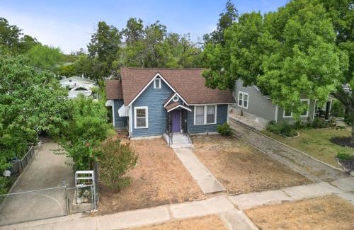 Highland Park House | private home eight minutes from the city