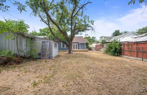 Highland Park House | private home eight minutes from the city