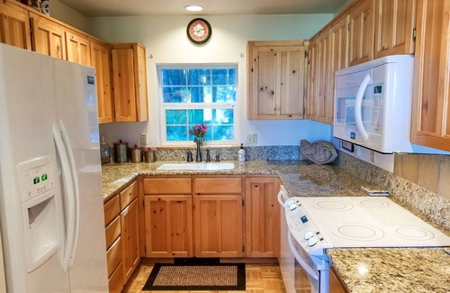 Tillamook House | Private Home in the Trees within walking distance to the Bay!