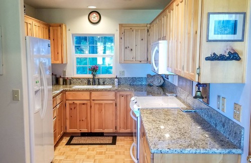 Tillamook House | Private Home in the Trees within walking distance to the Bay!