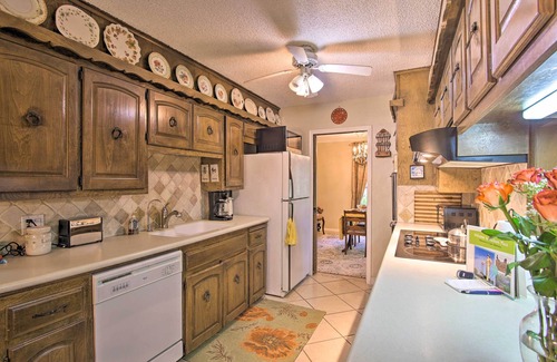 South Tulsa Cottage | Private Home w/Hot Tub & Patio Near Dtwn Tulsa