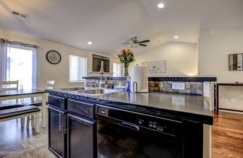Tri-Cities House | Private Home & Yard, 2 Car Garage 3/2 #1857