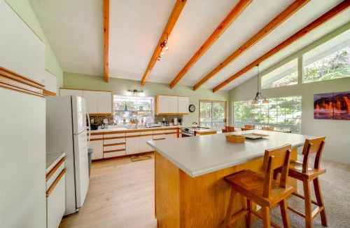 Volcano House | Private Hot Tub and Deck Tranquil Volcano Hideaway!