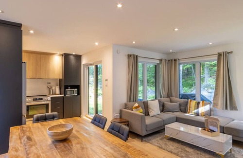 Argenteuil Regional County Municipality Ski Chalet | Private Hot Tub| Hiking | Skiing | Chalet Harmonia
