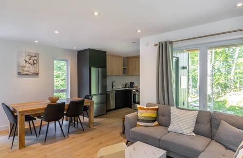 Argenteuil Regional County Municipality Ski Chalet | Private Hot Tub| Hiking | Skiing | Chalet Harmonia