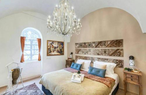 Mahane Israel Villa | Private House 5 BDR In Mamilla up to 12 People !