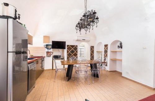 Mahane Israel Villa | Private House 5 BDR In Mamilla up to 12 People !