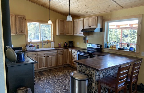 Cohoe House | Private Kasilof RiverFront Property (Deluxe)
