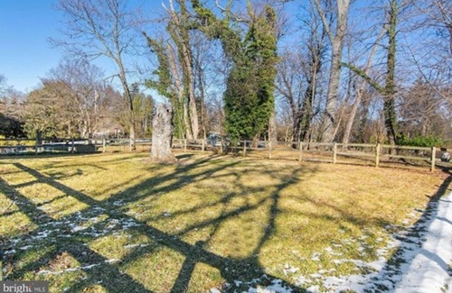North Roland Park/Poplar Hill House | Private King & Shared Suites in Roland Park, MD
