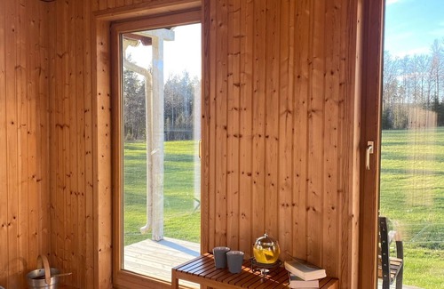 Ramkvilla Cottage | Private lake access + pier Garden sauna Secluded location Natural grounds Fireplace bedroom