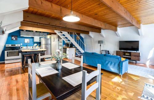 Alpine Lake House | Private Lake&Beach w Golf, Fire Pit, Deck & WiFi!
