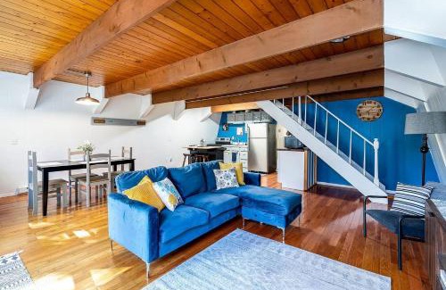 Alpine Lake House | Private Lake&Beach w Golf, Fire Pit, Deck & WiFi!