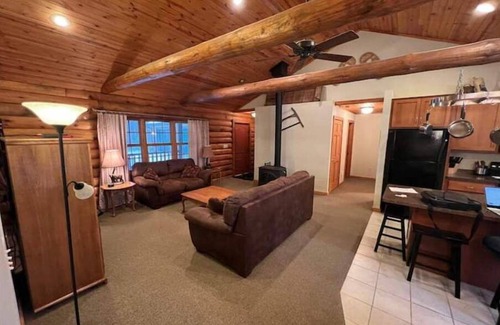 Merrillan Cabin | Private Log Cabin near Lake Arbutus and ATV trailsn