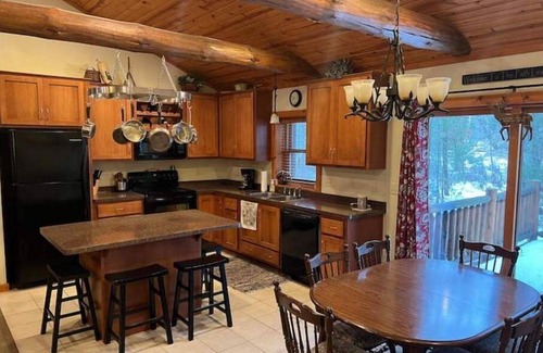 Merrillan Cabin | Private Log Cabin near Lake Arbutus and ATV trailsn