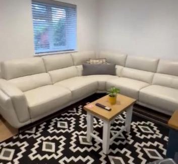 Bracknell Apartment | Private luxurious apartment