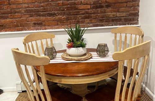 Brownsville House | Private Luxury Room 1