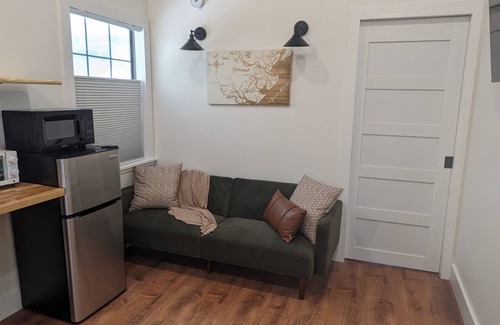 Pooler Apartment | Private Master Suite - 1 Bed 1 Bath 1 Futon 1 Kitchen