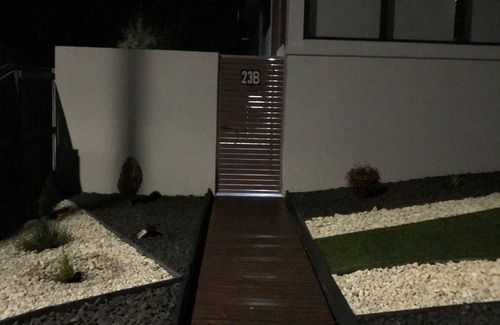 Midway Point House | Private motel style room with code entry, 10 mins from Hobart Airport Australia.