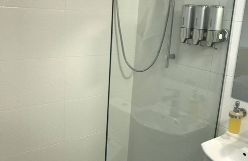 Midway Point House | Private motel style room with code entry, 10 mins from Hobart Airport Australia.