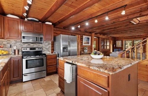 Escondido Cabin | Private ocean-view estate - Close to Surf Cup, Beaches, LegoLand, Safari Park