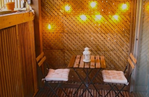 The Beaches House | Private open concept Beach Studio steps to Lake