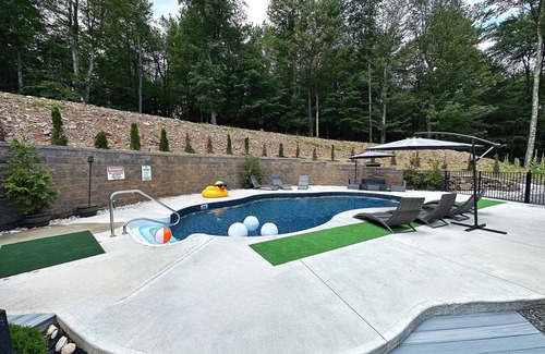 Pocono Pines House | PRIVATE OUTDOOR HEATED POOL, The Running Eagle spacious home, Game Room&Hot Tub