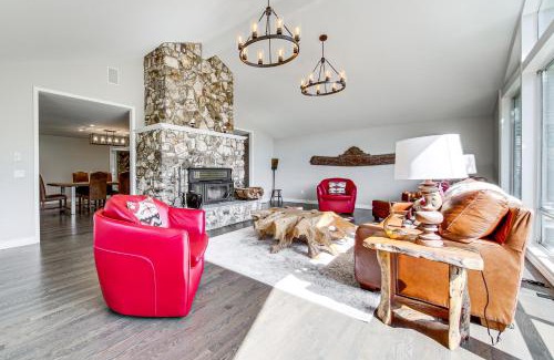 Arlington Heights Villa | Private Pond and Indoor Pool Grand Arlington Villa!