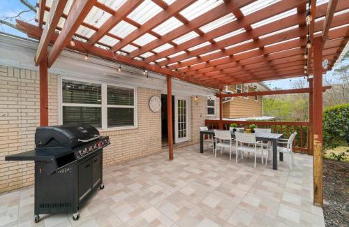 Decatur House | Private Pool ATL w Grill and Outdoor Dining