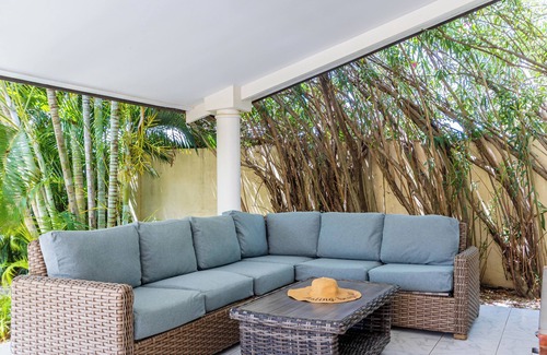 Koyari House | Private Pool * BBQ * 1 mi to Palm Beach!