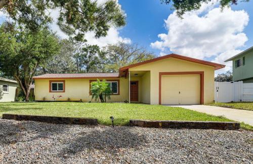 Largo House | Private Pool, Games and Tropical Bar Largo Home!