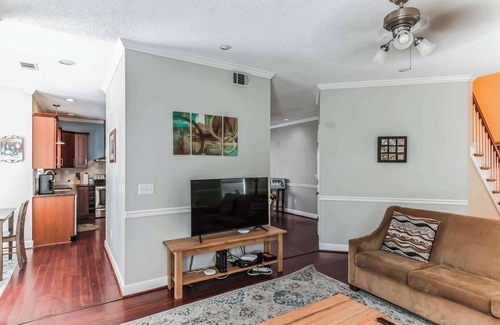 Savannah House | Private Pool, Mins to Savannah-Peachy Pied-à-Terre
