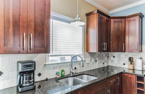 Savannah House | Private Pool, Mins to Savannah-Peachy Pied-à-Terre
