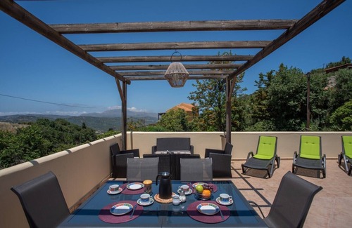 Ano Vouves Villa | Private Pool★Wifi★Traditional Villa★Roof Terrace