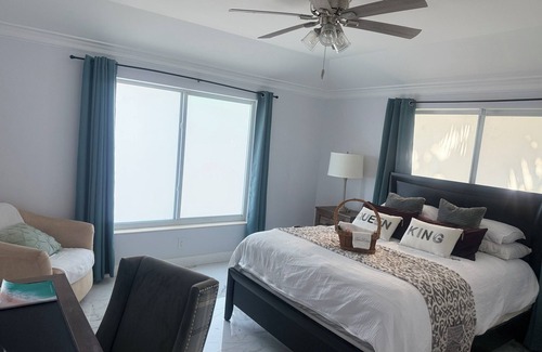 Lake Worth Corridor Resort | Private resort sleeps 16, includes breakfast, coffee bar, pool & hot tub