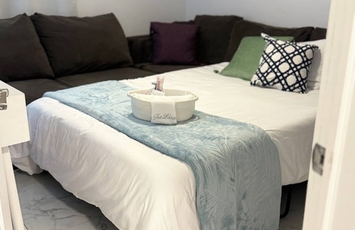 Lake Worth Corridor Resort | Private resort sleeps 16, includes breakfast, coffee bar, pool & hot tub