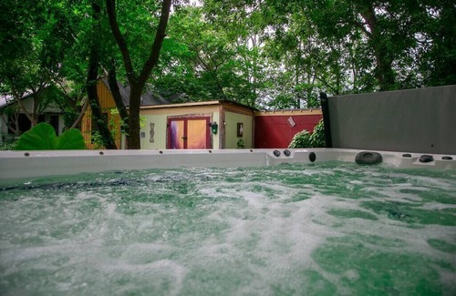 Manchaca House | Private Respite with SwimSpa- Breathe Deeply Cabin