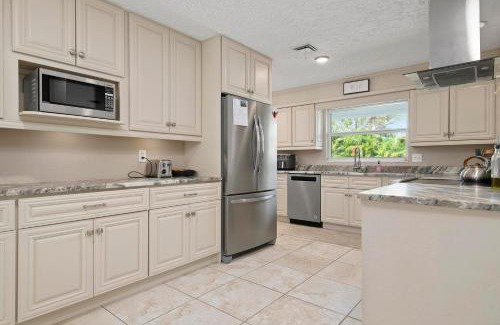 Southgate Ski Chalet | Private Retreat on Siesta Dr