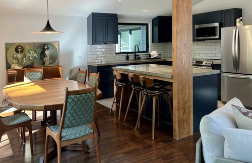 Creemore House | Private retreat on the Noisy River near Creemore and Devils Glen.
