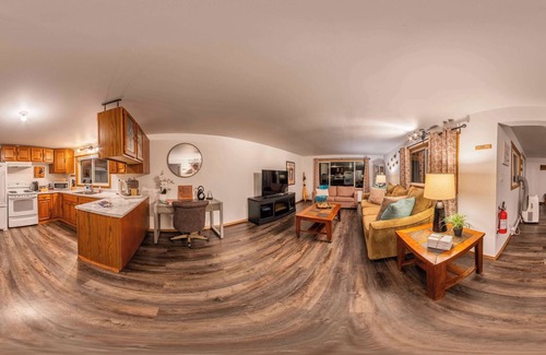 Port Alberni House | Private river front house ncalling all families looking for a perfect getaway.