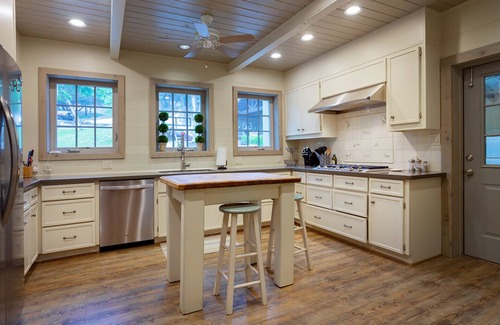 Hunt House | Private Riverfront on Guadalupe! Executive/Corporate/Family Compound 9+ bedrooms