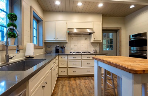 Hunt House | Private Riverfront on Guadalupe! Executive/Corporate/Family Compound 9+ bedrooms