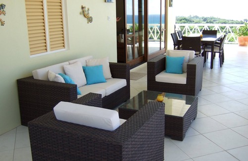 Westbury House | Private romantic retreat, ideally located, panoramic views, walk to the beach.