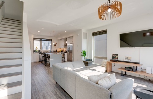 Olde Richmond House | Private Rooftop w/Cold Plunge: Modern Townhome
