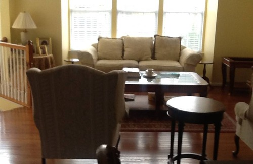 Leesburg's Old and Historic District Resort | Private room ∙ 2 guests