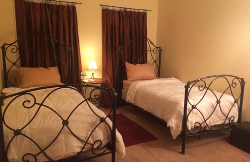 Leesburg's Old and Historic District Resort | Private room ∙ 2 guests