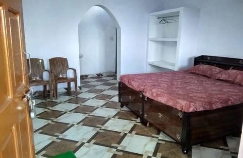 Srinagar Resort | Private room ∙ 3 guests
