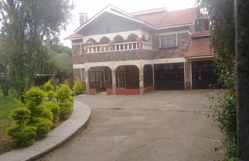 Nakuru Resort | Private room ∙ 3 guests