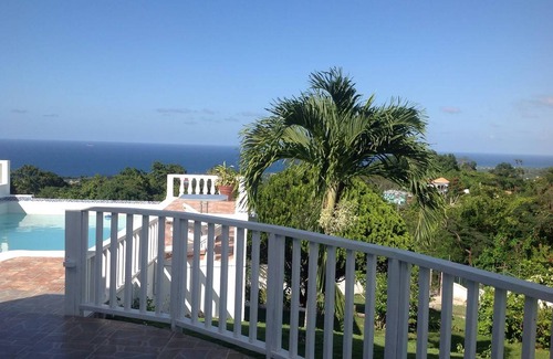 Runaway Bay Resort | Private room ∙ 3 guests