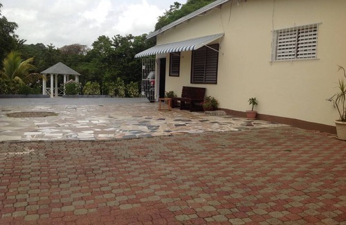 Runaway Bay Resort | Private room ∙ 3 guests