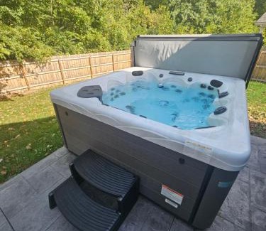 Franklin House | Private Room & Bathroom - Hot Tub on Patio